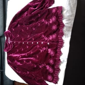 White Stag womens 26W/28W (46-48) botton down velvet feel long sleeved blouse.